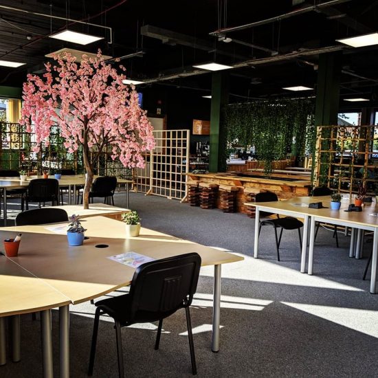 Hot Desk & Coworking Hot Desk & CoWorking